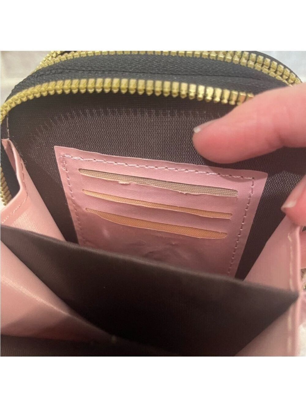 Stylish Black Crossbody Bag - Picture 9 of 9